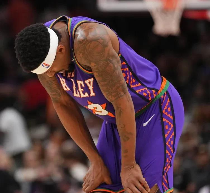 皇冠体育全站-包含赛前NBA季后赛焦点战，菲尼克斯太阳临场应变，信心回归，心理建设被强调的词条